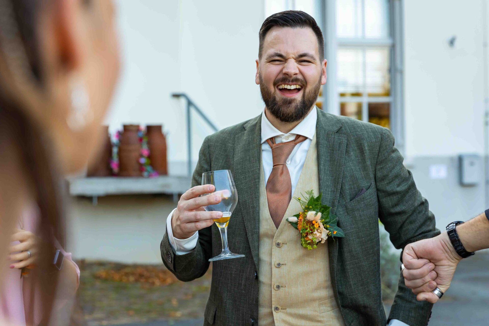 Lachende bruidegom

Lobke Vale Fotografie, Bruidsfotograaf Drenthe